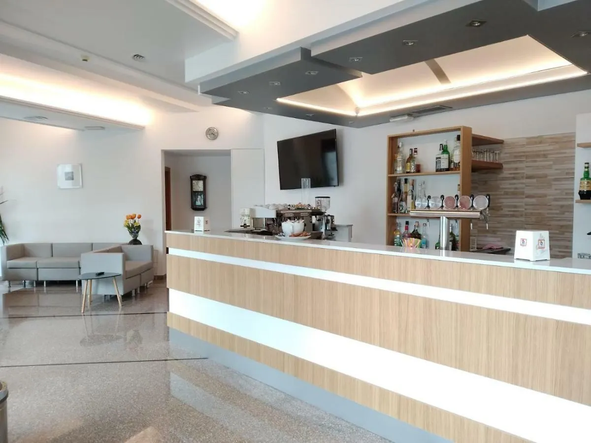 ***  Hotel Residence Mara Лидо-ди-Езоло Италия